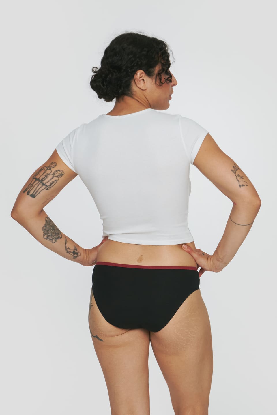 Culotte menstruelle sans couture, invisible et confortable vue de dos