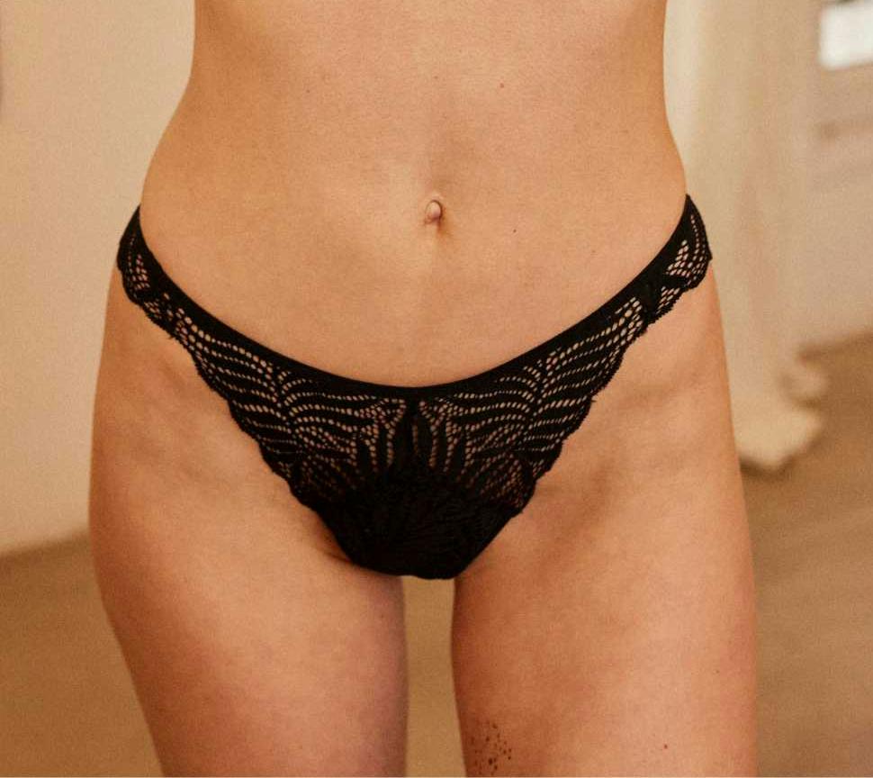 Une forme invisible sous les vêtements pour des règles et pertes vaginales discrètes