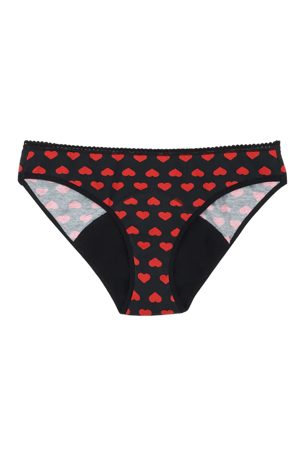 culotte menstruelle bio noire motif coeur rouge. Packshot